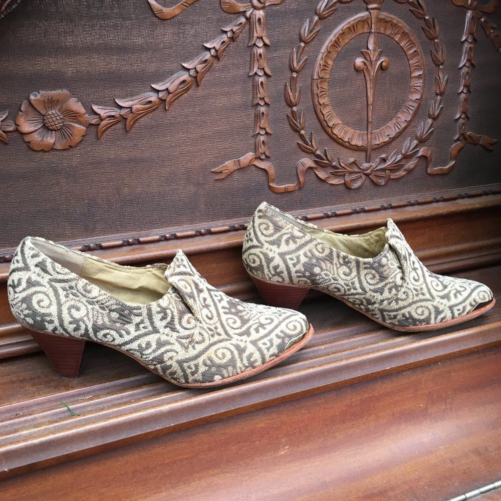 Latigo Beige and Brown Patterned Low Heel Shoes